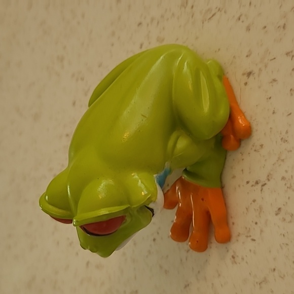 Cha! Cha! The Rainforest Cafe Red-eyed Tree Frog. - Picture 4 of 6